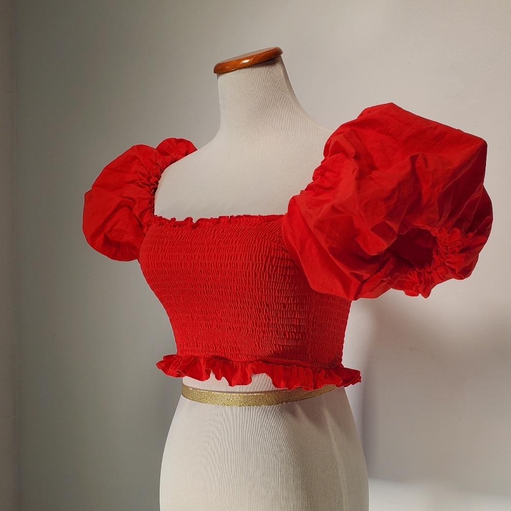 ZARA Woman’s puff sleeve crop top
